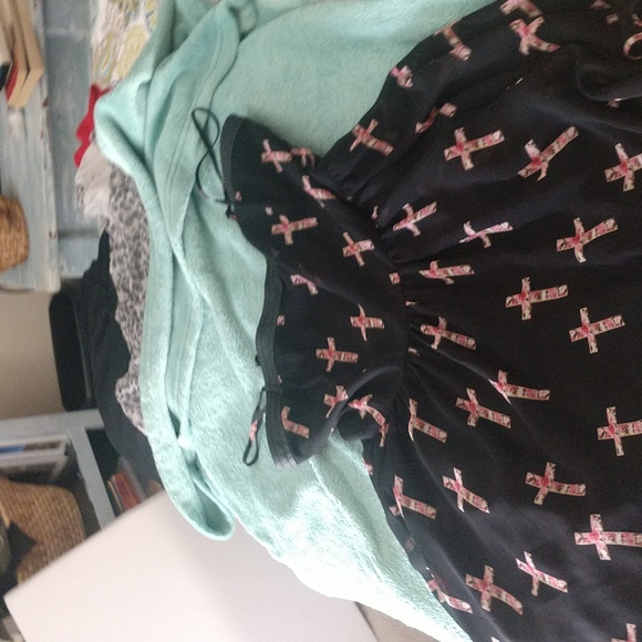 Juniors lightweight cocktail dress - Picture 2 of 5